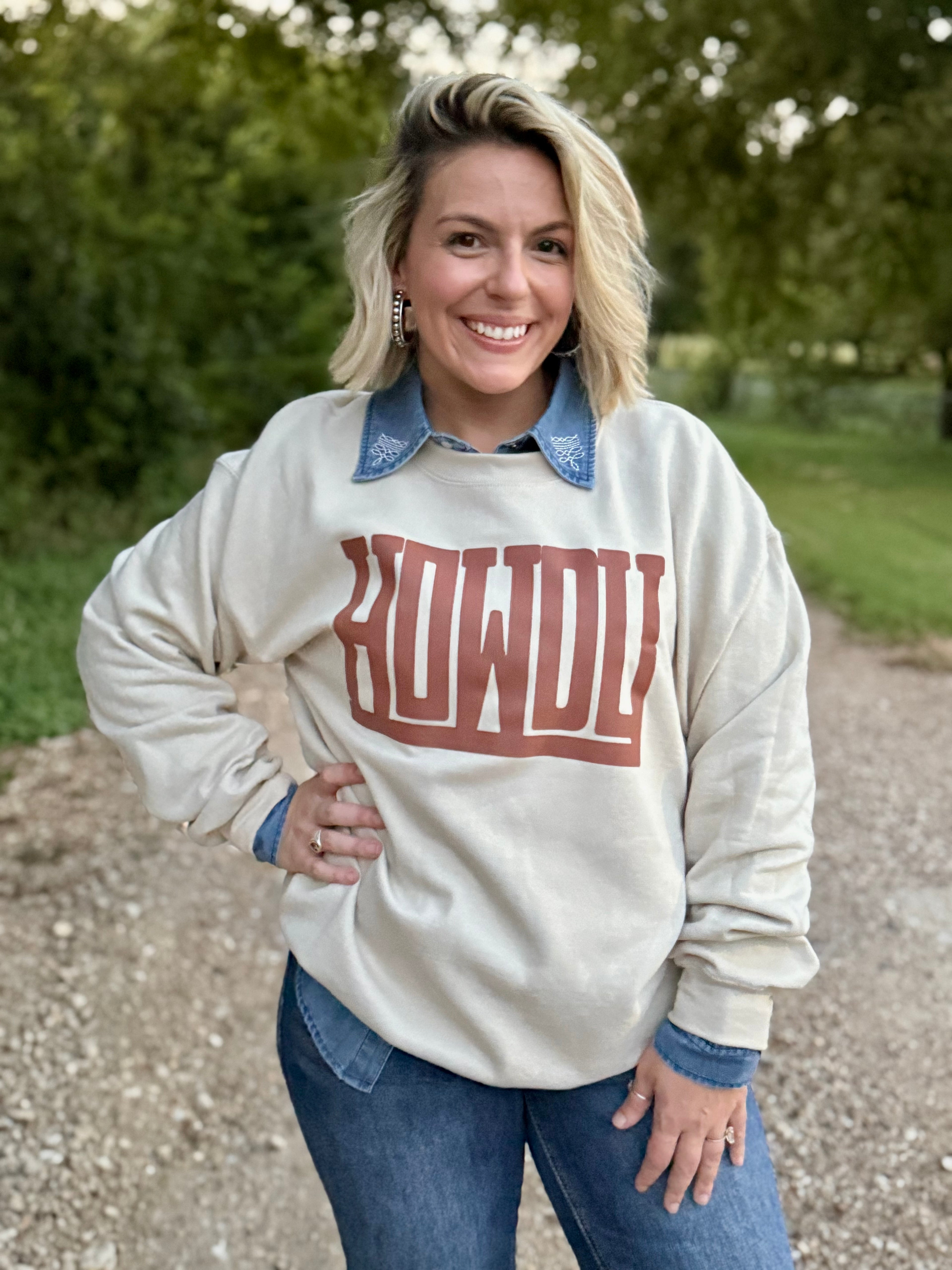 Howdy Tan Gildan Sweatshirt