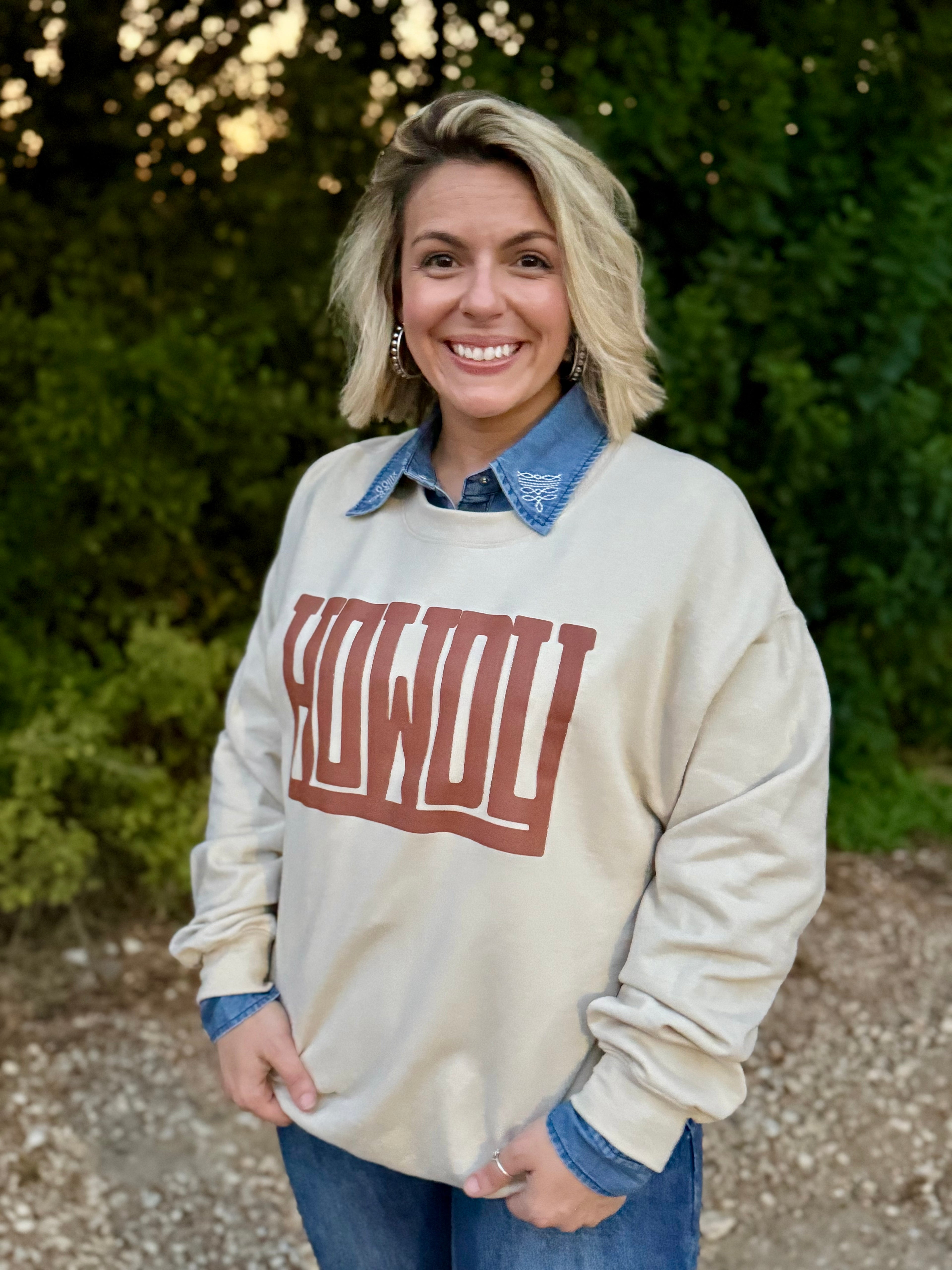 Howdy Tan Gildan Sweatshirt